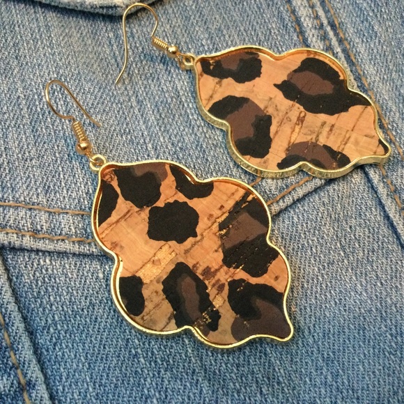 Jewelry - NWT Western Leopard Lightweight Dangle EARRINGS Cork